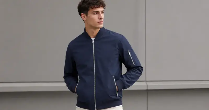 Chaqueta bomber Jack & Jones Navy Blazer con un 46% de descuento por 26,99 €