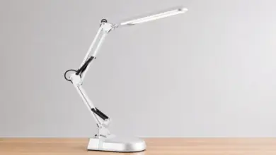 Lámpara LED articulable Bel Air Home Bridge: iluminación flexible para tu escritorio con 54% de descuento