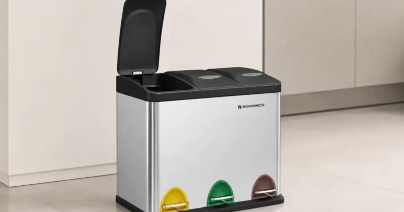 Cubo de basura SONGMICS LTB24L con 3 compartimentos y pedales independientes por 37,49 € con un 28% de descuento