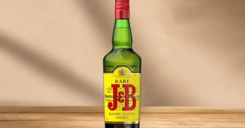 Whisky escocés J&B Rare 700 ml con 26% de descuento a solo 8,90 € en Amazon