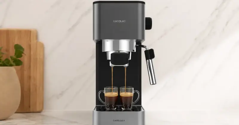Cafetera express manual Cecotec Cafelizzia 690: multifuncional y con 33% de descuento a solo 59,90€
