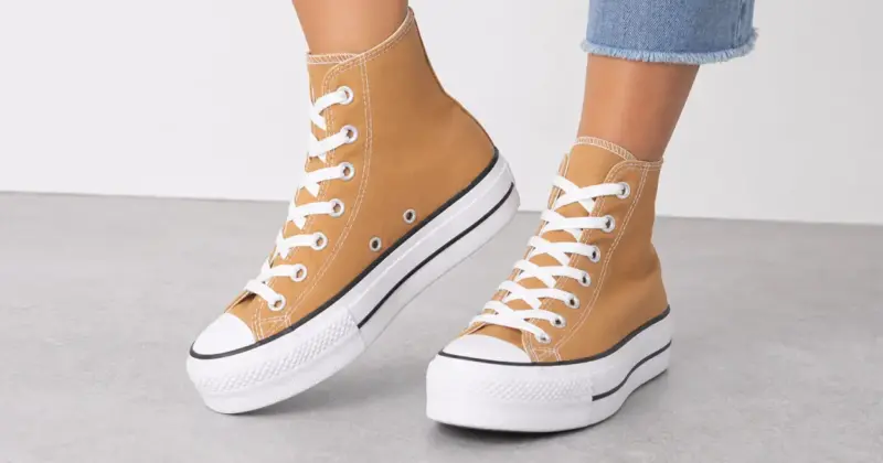 Zapatillas Converse Chuck Taylor Lift Platform en marrón con un 33% de descuento a 19,99 €