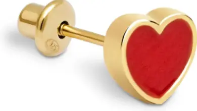 Pendiente singular Heart Red Enamel en plata con baño de oro, pequeño y con 41% de descuento
