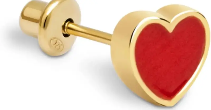 Pendiente singular Heart Red Enamel en plata con baño de oro, pequeño y con 41% de descuento