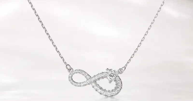 Collar Swarovski Infinity en Metal Mixto con 40% de Descuento y Envío Gratis