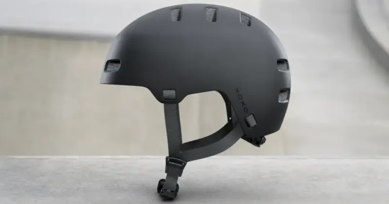 Casco ABUS XOXO urbano estilo skater con 73% de descuento por 16 € en Amazon