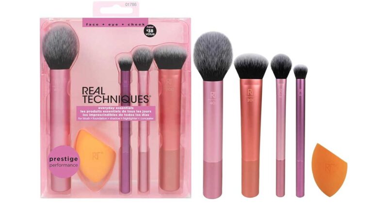 Set de Brochas y Esponja Real Techniques Everyday Essentials con 42% de Descuento