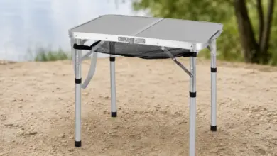 Mesa plegable Aktive: práctica y ligera para camping y picnic con un 29% de descuento
