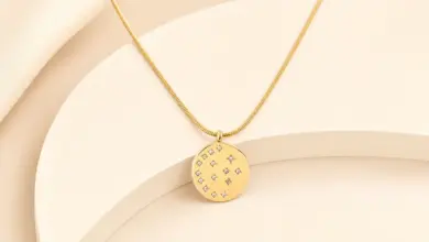 Collar Singularu Bling con medallón y baño de oro de 18kt por 11,72€ con 10% de descuento
