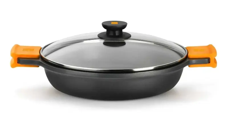 Cacerola baja BRA Efficient de 28 cm con tapa de cristal: robustez y eficiencia al mejor precio