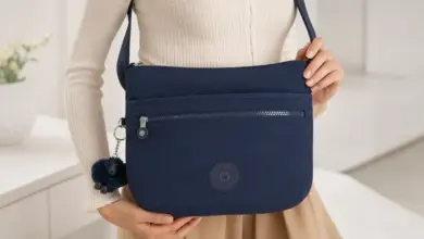 Bolso bandolera Kipling Arto mediano con múltiples bolsillos por 29,89€: ligereza y orden al mejor precio