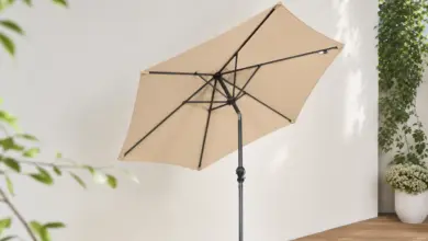 Parasol Angel Living de 250 cm con mástil inclinable: sombra ajustable por 28,80 € con 52% de descuento