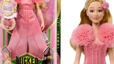 Muñeca cantarina articulada Glinda de Wicked de Mattel con música y vestido intercambiable a precio rebajado