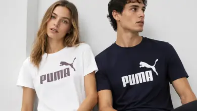 Camiseta unisex PUMA ESS No. 1 Logo en azul marino: diseño clásico con un 43% de descuento