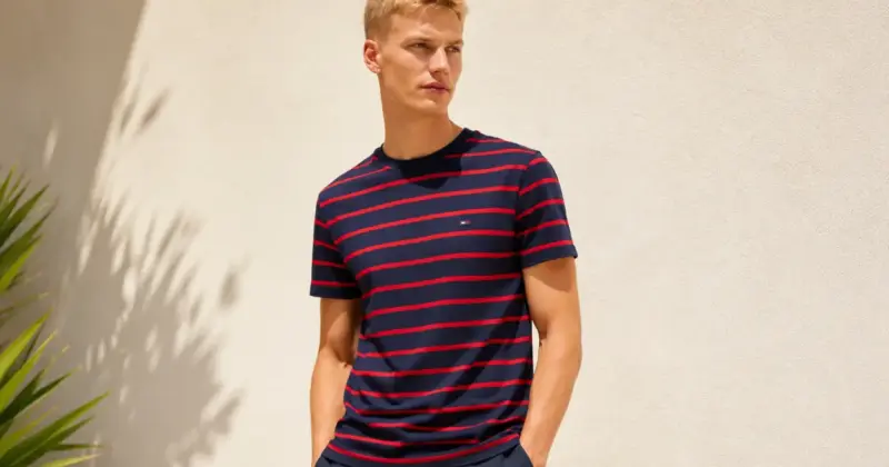 Camiseta Tommy Jeans Stripe para Hombre con 50% de Descuento: Diseño Clásico y Comodidad Total