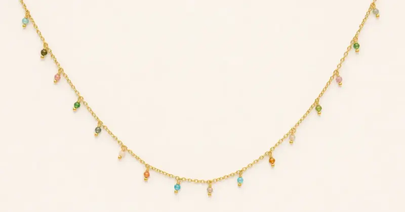 Collar Singularu Dancing Stones con piedras naturales y baño de oro al 52% de descuento
