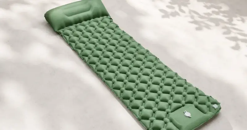 Colchoneta Lendoo autoinflable con bomba de pie: descanso cómodo y rápido por solo 20,88 € con un 42% de descuento